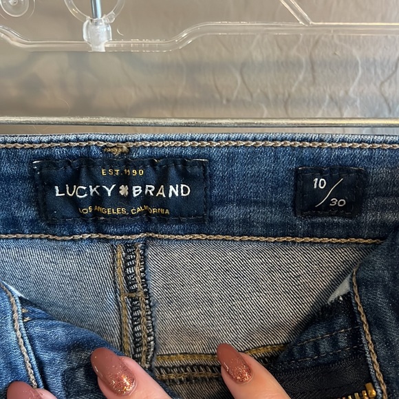 Lucky Brand Women’s Skinny Jeans with intentional small tears - Picture 5 of 5